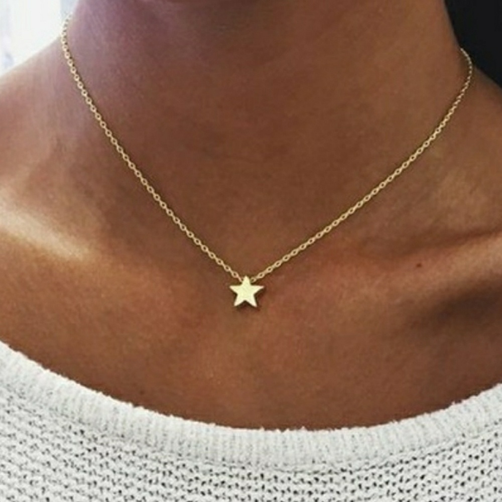 Simple silver star necklace - Picture 4 of 4